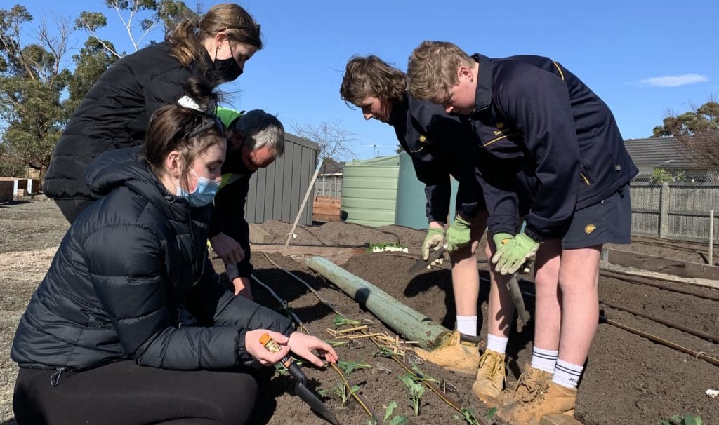 Students-planting-community-garden