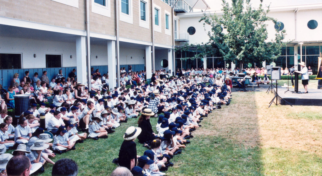 Students at old Monash University Campus in 2003